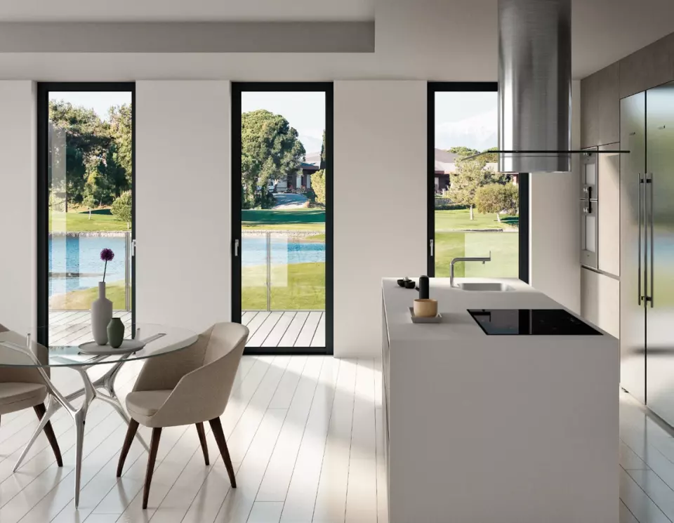 Apportez de la lumière à votre intérieur avec les fenêtres aluminium ALUHAUS, leurs profilés fins et leurs options de personnalisation